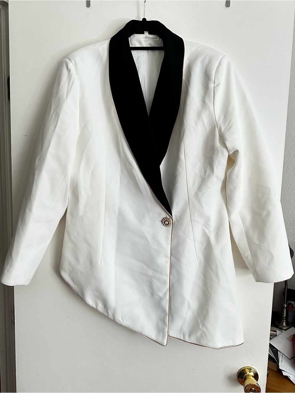 Asymmetric white blazer with contrast lapels for women | Valmera - Picture 4 of 6